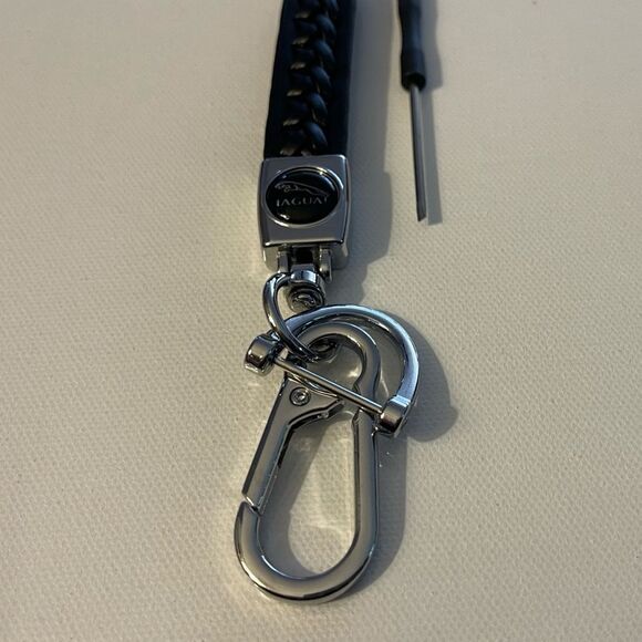 Jaguar Logo Key Fob Keychain in Black and Silver Leather NWT - Picture 3 of 4